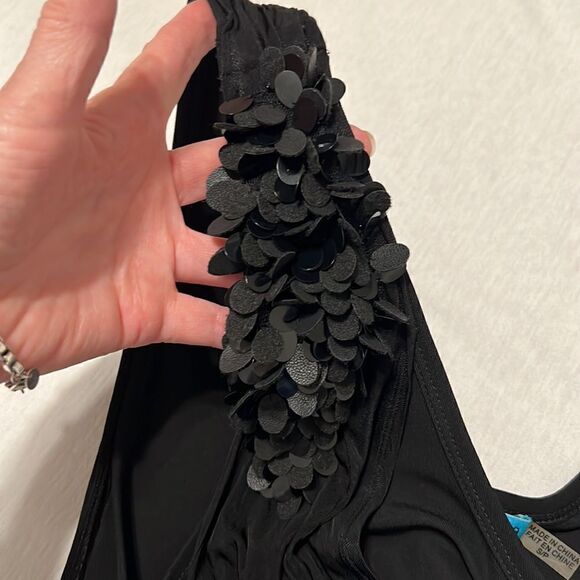 Alice+Olivia szS blk mini dress w/overlay & coin beads on shoulders & one side - Picture 4 of 10